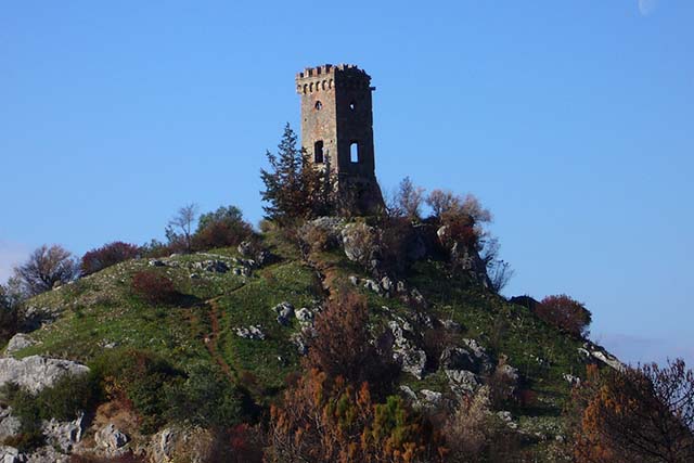 Upezzinghi Tower, Caprona